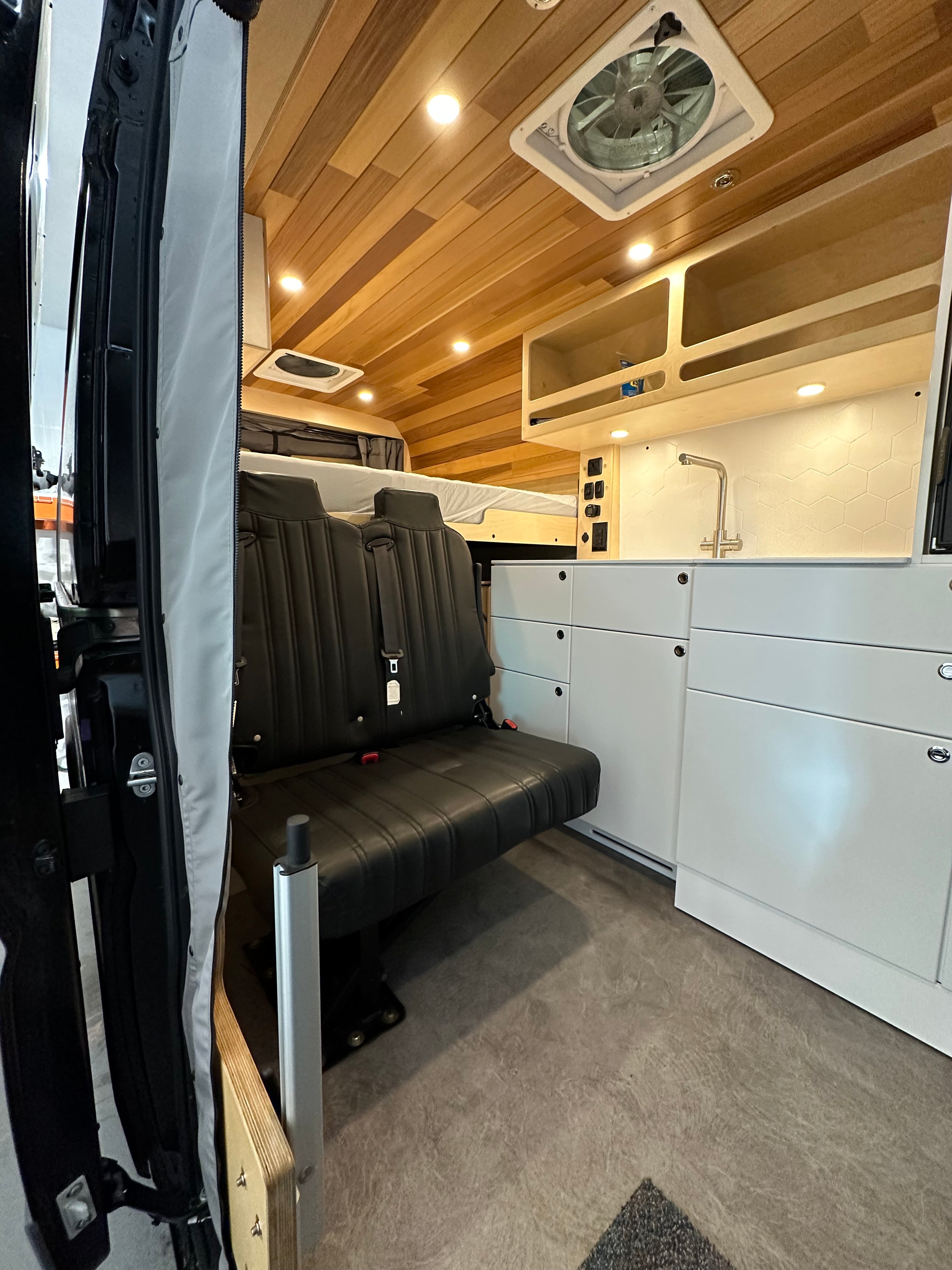 Elyha (Promaster 3500 21')