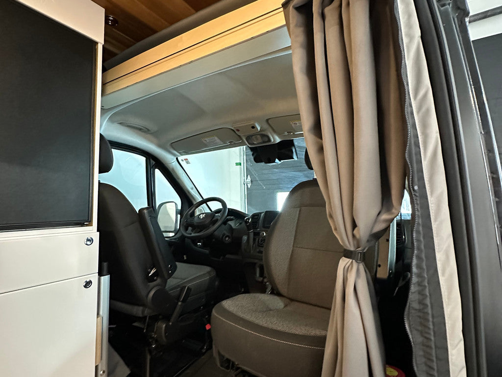 Elyha (Promaster 3500 21')