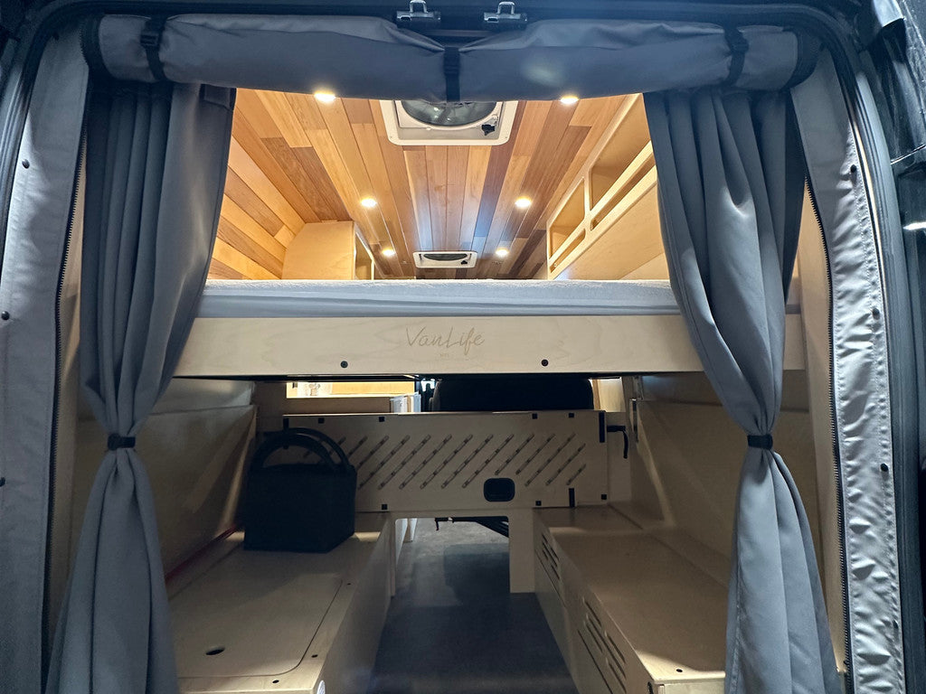 Elyha (Promaster 3500 21')